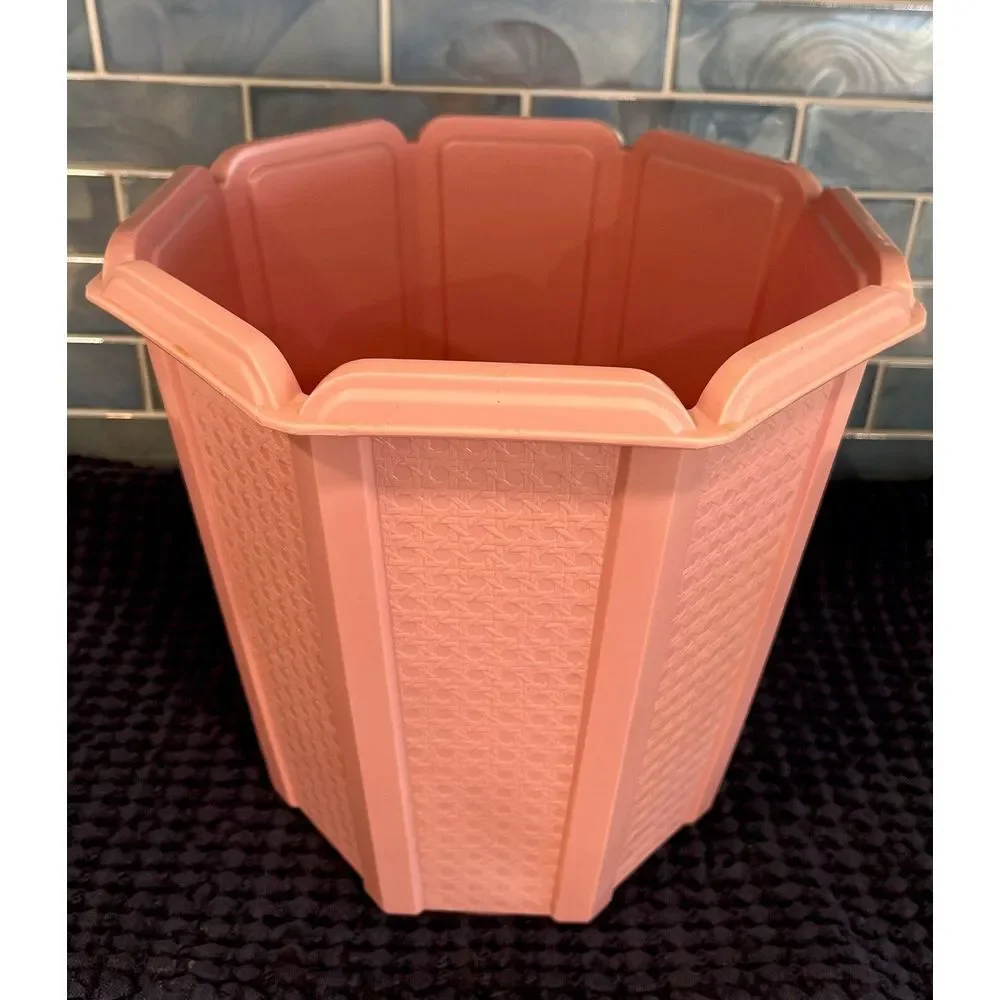 Vintage Rubbermaid Pink Octagon Scalloped Wicker Design Bathroom ‎ Trash Can USA